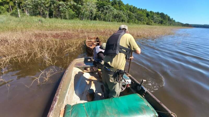 Detectan elementos de pesca furtiva en el Lago Urugua-í imagen-6