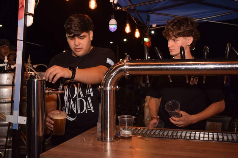 Celebración, gastronomía y encuentro: reflejos de una mágica noche de Una+ en la costanera imagen-6