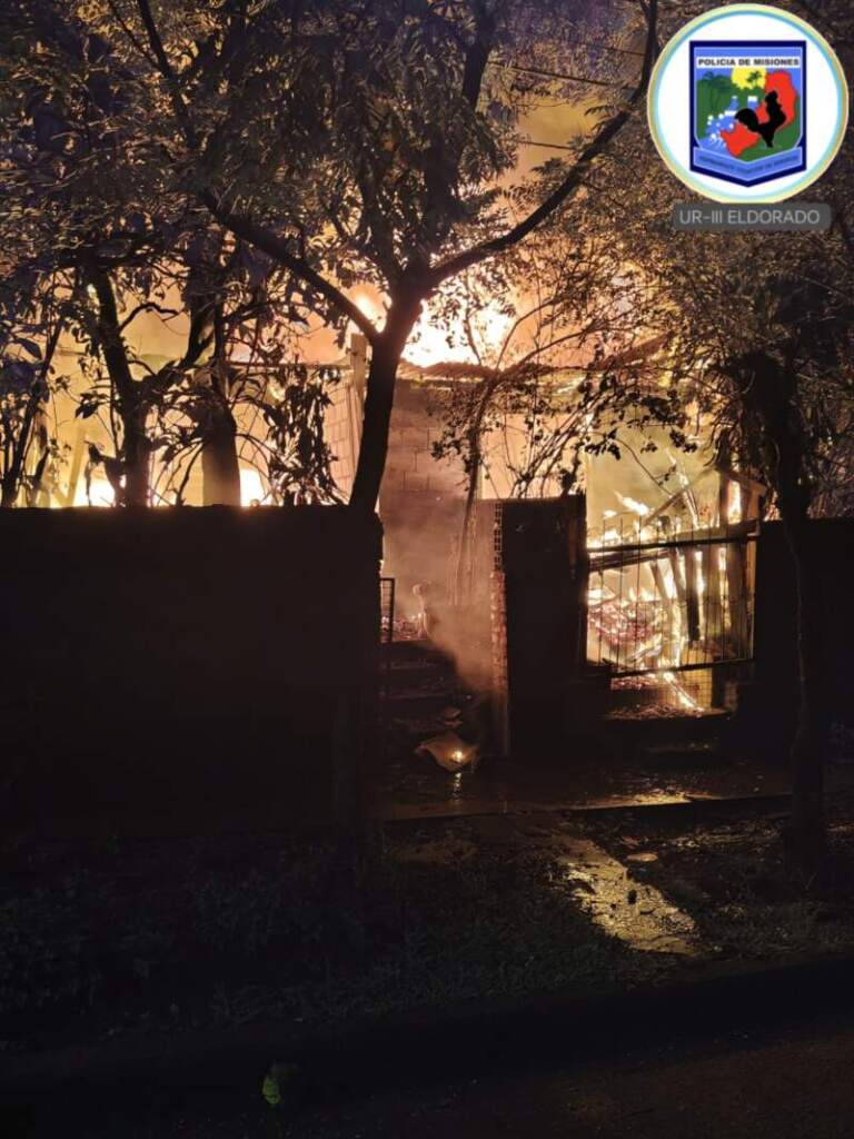 Incendio de viviendas en Eldorado a raíz de un cortocircuito preocupó al vecindario imagen-37