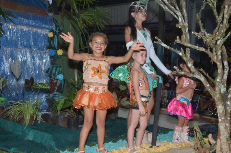 Montecarlo vivió un fin de semana a puro carnaval con fuerte protagonismo barrial imagen-2