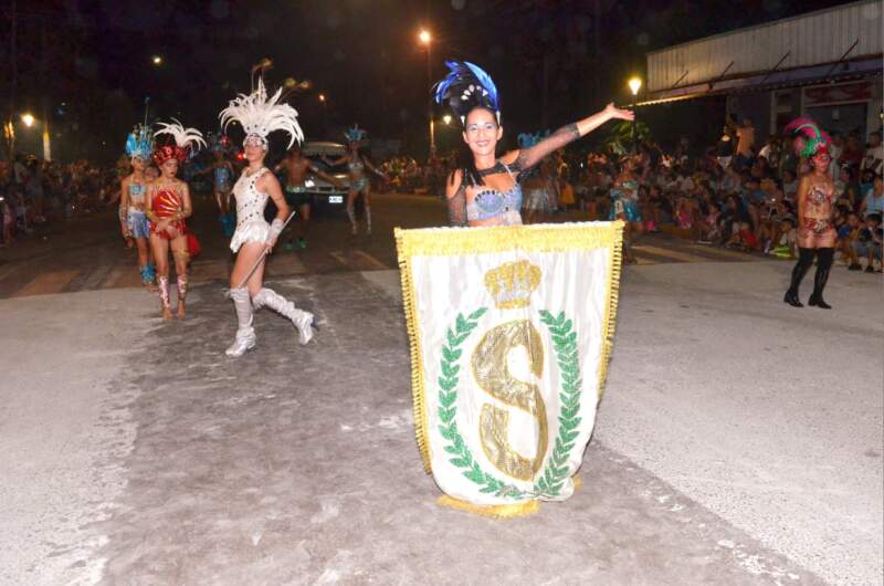 Montecarlo vivió un fin de semana a puro carnaval con fuerte protagonismo barrial imagen-16