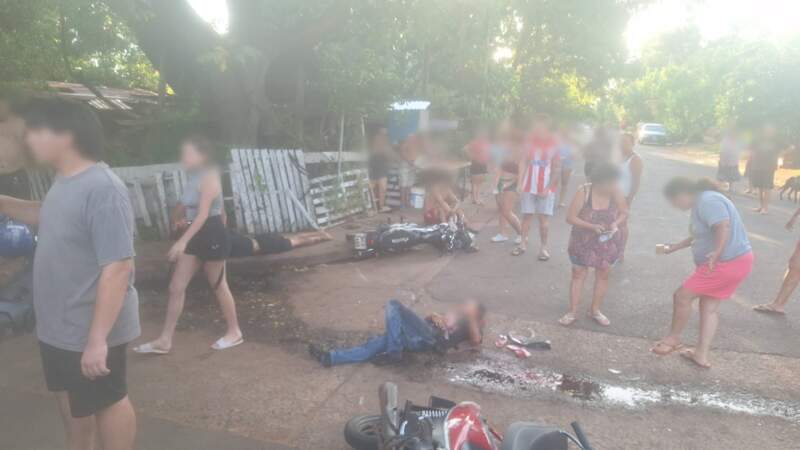 Siniestro vial entre motociclistas dejó tres jóvenes lesionados en Posadas imagen-6