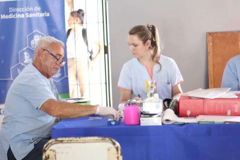 Más de 400 vecinos participaron del Operativo Integral de Salud en el barrio Los Paraísos imagen-1