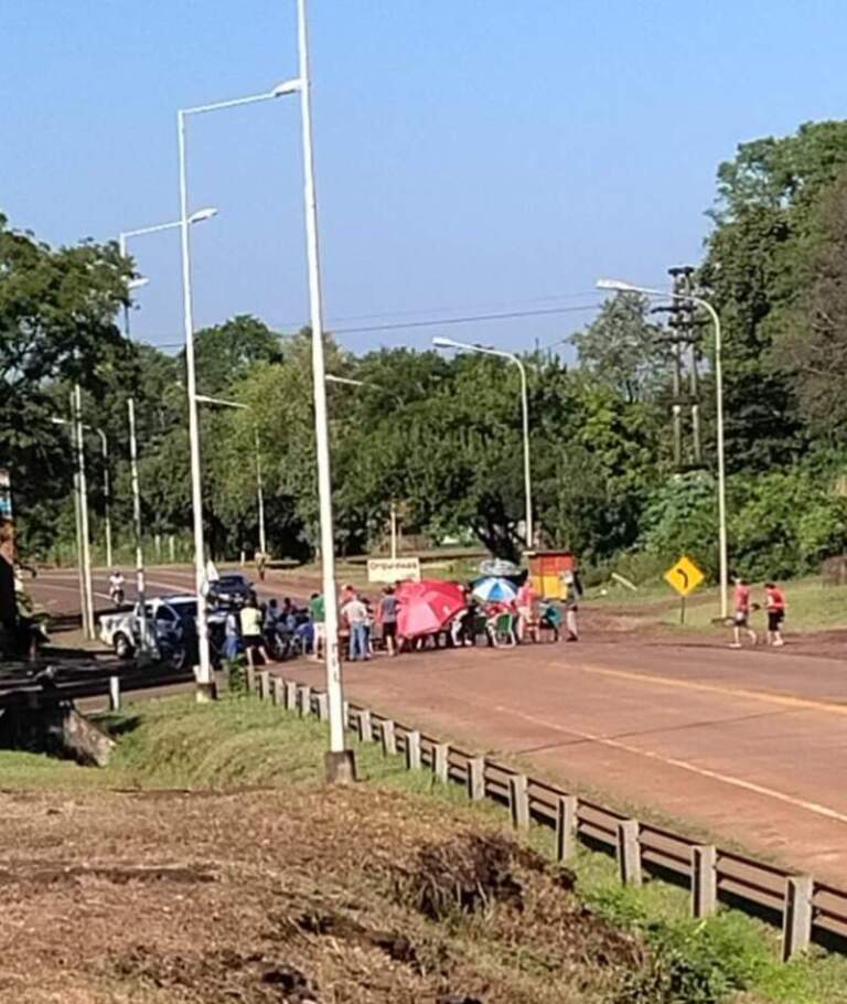 Corte total de ruta por manifestación docente en Montecarlo imagen-23