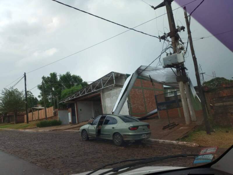 Energía de Misiones desplegó el operativo de emergencias por la serie de tormentas que se registraron en varios puntos focalizados de la provincia imagen-2