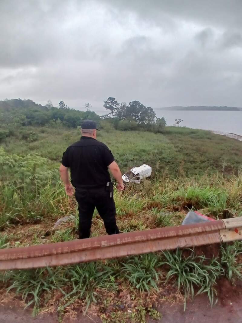 Despiste sobre la Ruta Nacional 12 dejó un conductor lesionado en Puerto Libertad imagen-7