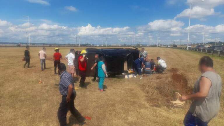 Siniestro vial entre camioneta y motocicleta dejó cuatro lesionados en Posadas Siniestro vial entre camioneta y motocicleta dejó cuatro lesionados en Posadas imagen-9