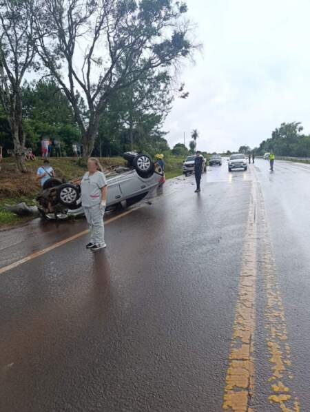 Despiste y vuelco vehicular sobre la ruta 14 imagen-4