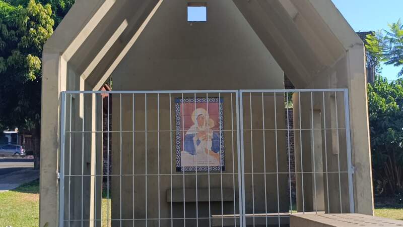 Candado en la ermita: malestar vecinal en la plazoleta del barrio San Juan Bautista, cerca de la costanera imagen-7