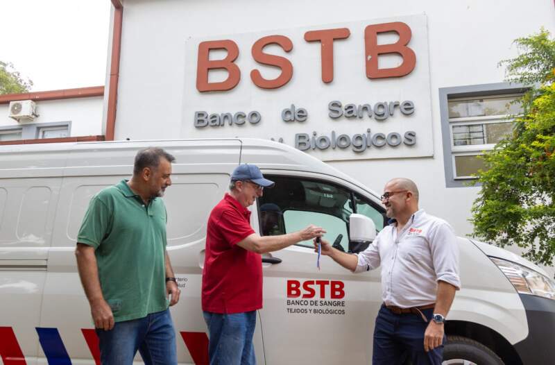 "Hay que saber que aquí hay un esfuerzo sostenido en salud pública", dijo Passalacqua en la entrega del nuevo móvil del Banco de Sangre, Tejidos y Biológicos imagen-2