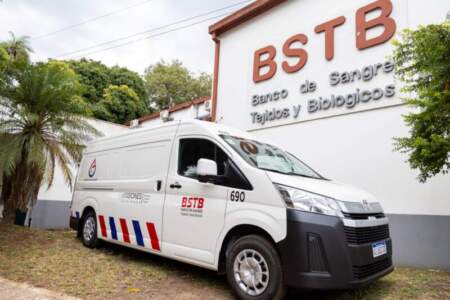 "Hay que saber que aquí hay un esfuerzo sostenido en salud pública", dijo Passalacqua en la entrega del nuevo móvil del Banco de Sangre, Tejidos y Biológicos imagen-21