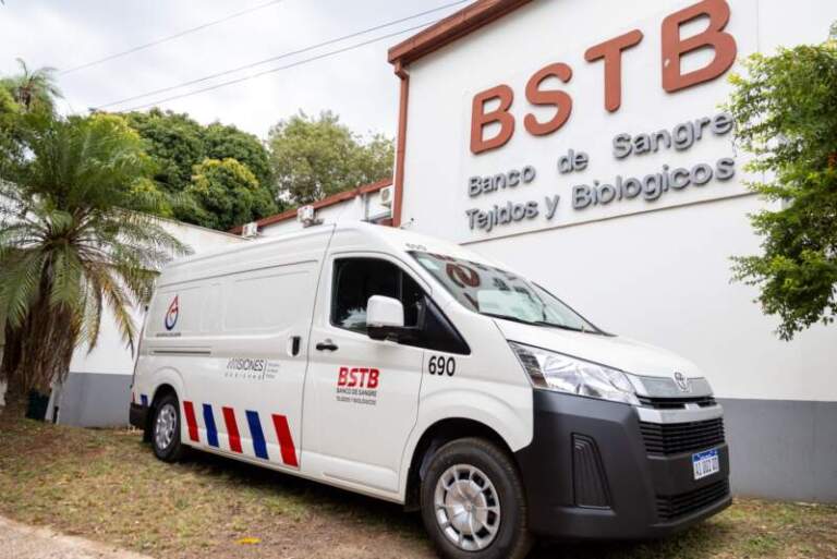 "Hay que saber que aquí hay un esfuerzo sostenido en salud pública", dijo Passalacqua en la entrega del nuevo móvil del Banco de Sangre, Tejidos y Biológicos imagen-12
