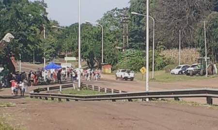 Corte total de la Ruta Nacional 12 en Montecarlo imagen-11