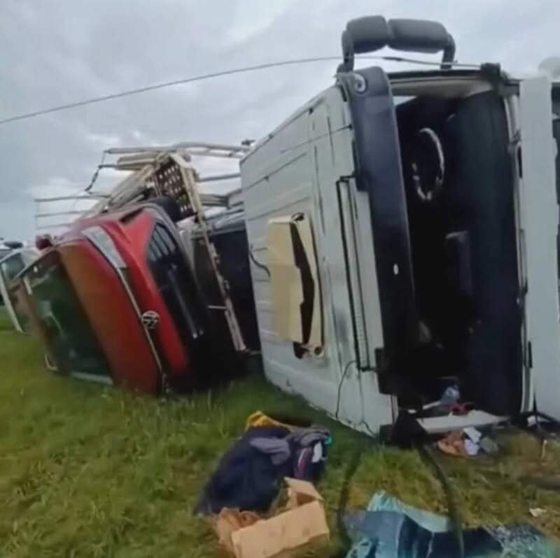 Un intenso temporal de viento generó caos vial en la Autopista 09: camiones volcados, ganado suelto y tránsito interrumpido entre Rosario y Córdoba imagen-8