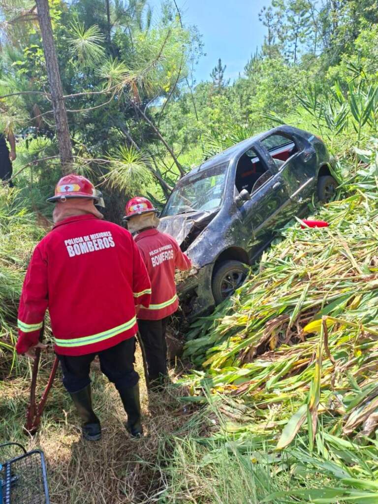 Despiste fatal en la Ruta Provincial 103: una mujer falleció y dos resultaron lesionadas imagen-23