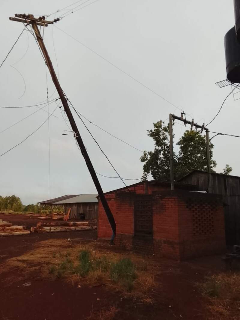 Tormenta provocó cortes de energía en varias localidades y el servicio ya fue restablecido en un 85% mientras continúan los trabajos imagen-17