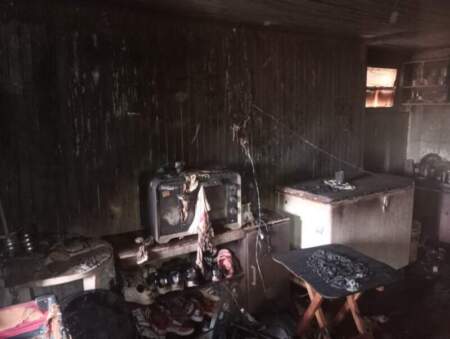 Bomberos sofocaron un incendio en una vivienda del barrio Centro de Jardín América imagen-5