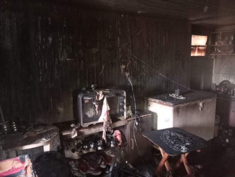 Bomberos sofocaron un incendio en una vivienda del barrio Centro de Jardín América imagen-1