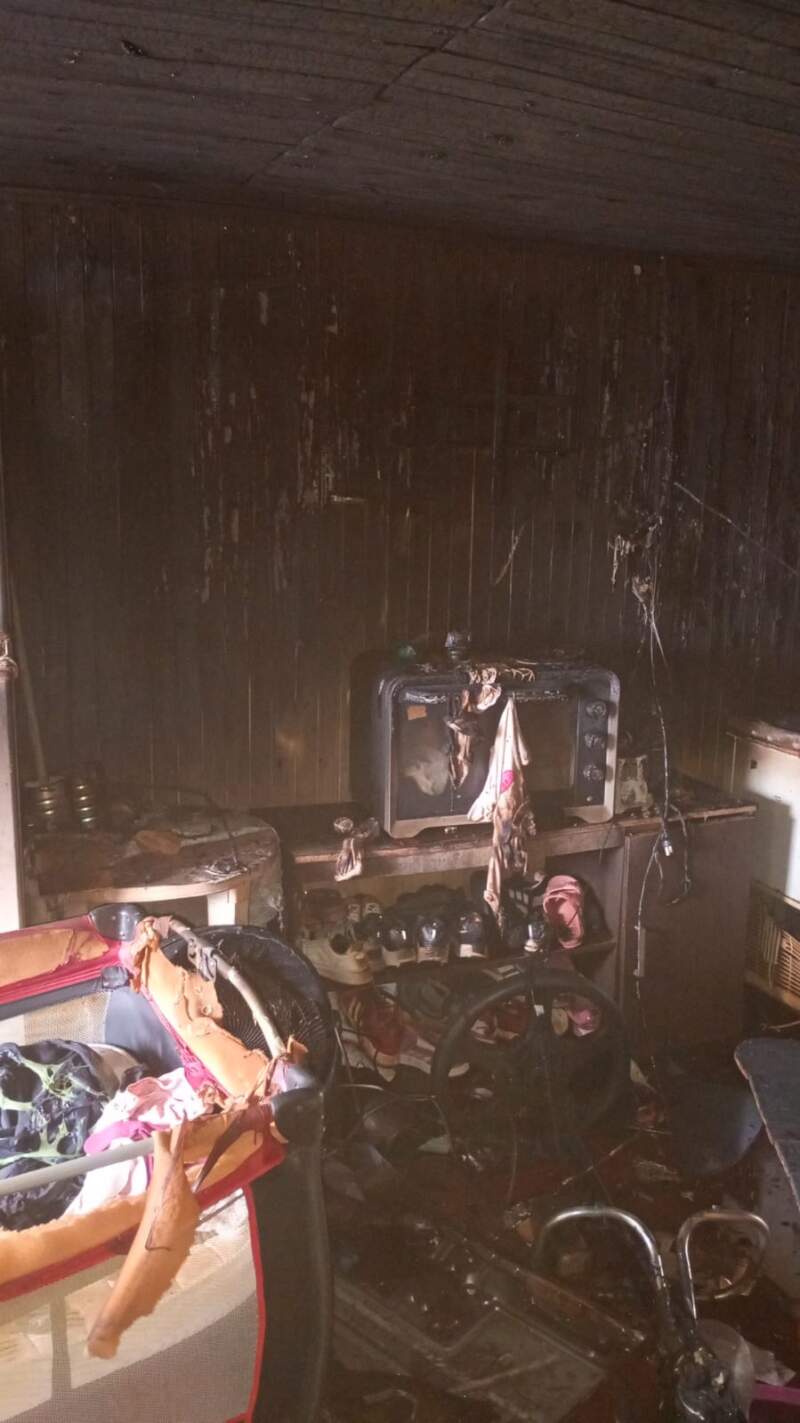 Bomberos sofocaron un incendio en una vivienda del barrio Centro de Jardín América imagen-4