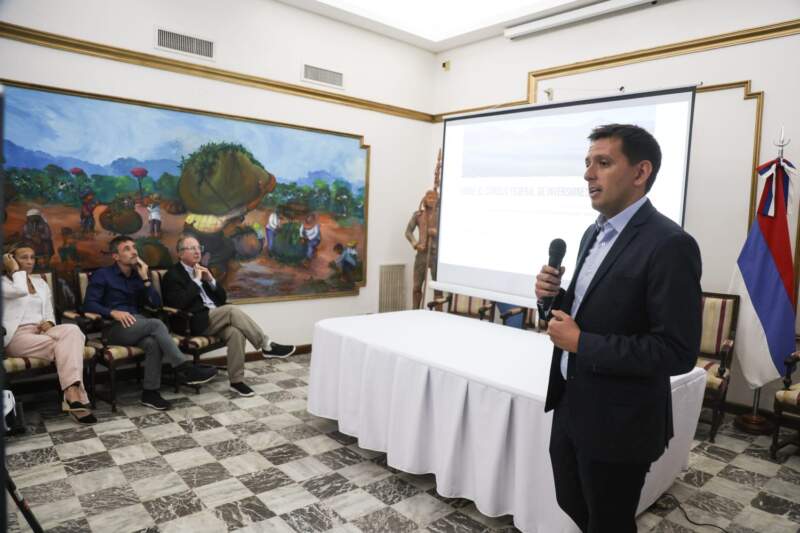 Passalacqua encabezó la firma de convenios estratégicos con el CFI para el fortalecimiento productivo y de infraestructura en la provincia 5 Passalacqua encabezó la firma de convenios estratégicos con el CFI para el fortalecimiento productivo y de infraestructura en la provincia imagen-4