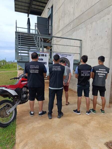 Arrestaron a un hombre investigado por un robo millonario en Roca: Habría comprado una moto con el botín imagen-5