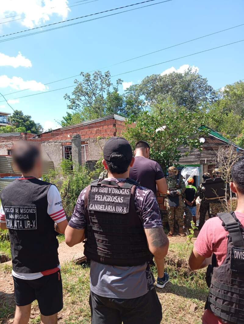 Negociadores de la Policía detuvieron a un hombre que se atrincheró tras un robo en Garupá imagen-9