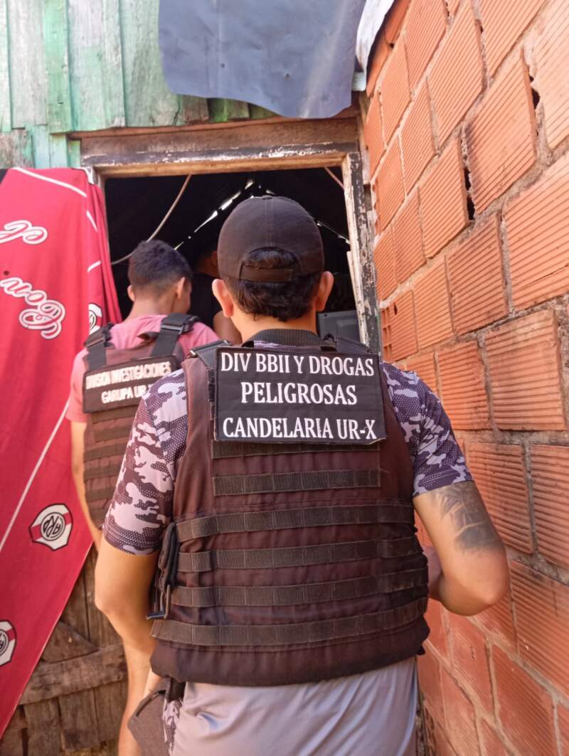 Negociadores de la Policía detuvieron a un hombre que se atrincheró tras un robo en Garupá imagen-2