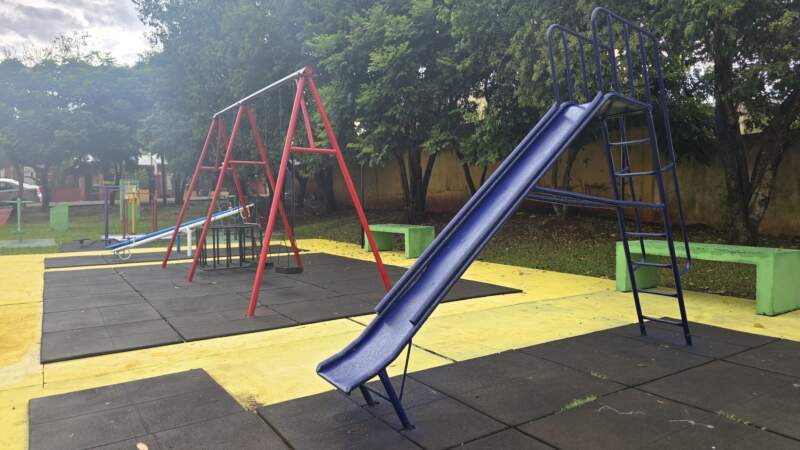 La Municipalidad de Alem puso en valor la plaza del barrio Juan Pablo II imagen-12