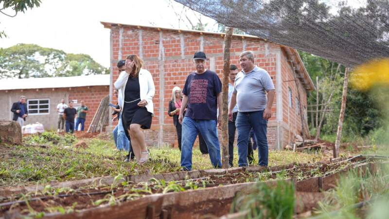 Passalacqua: “Misiones es la provincia con más EFAs del país y eso marca el espíritu del misionero que sabe caminar hacia adelante, con esfuerzo y en conjunto” 15 Passalacqua: “Misiones es la provincia con más EFAs del país y eso marca el espíritu del misionero que sabe caminar hacia adelante, con esfuerzo y en conjunto” imagen-14