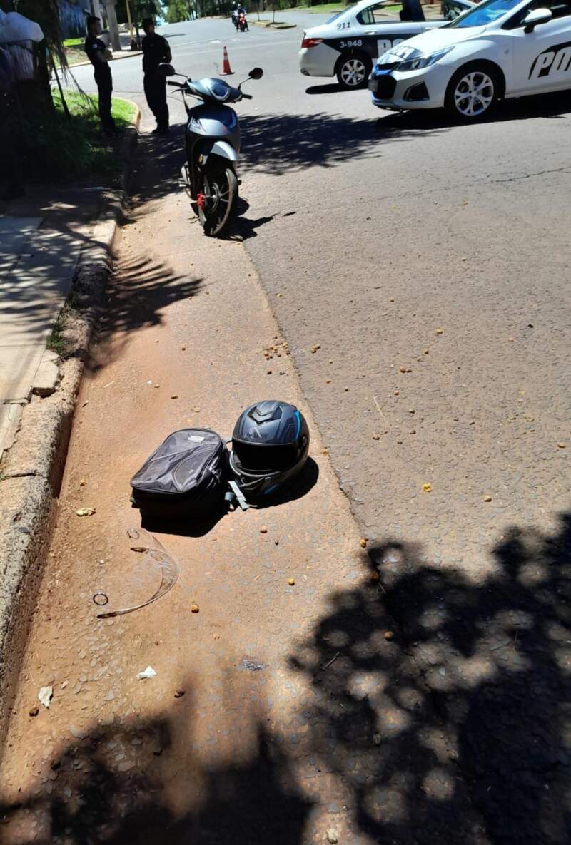 Colisión entre moto y auto en Posadas dejó una mujer hospitalizada imagen-1