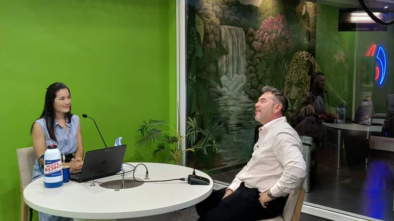 El empresario Casco repasó los 50 años de Sil-Mar, inauguró etapas de Galería Amelia y analizó el impacto de la crisis en el comercio obereño 7 El empresario Casco repasó los 50 años de Sil-Mar, inauguró etapas de Galería Amelia y analizó el impacto de la crisis en el comercio obereño imagen-6