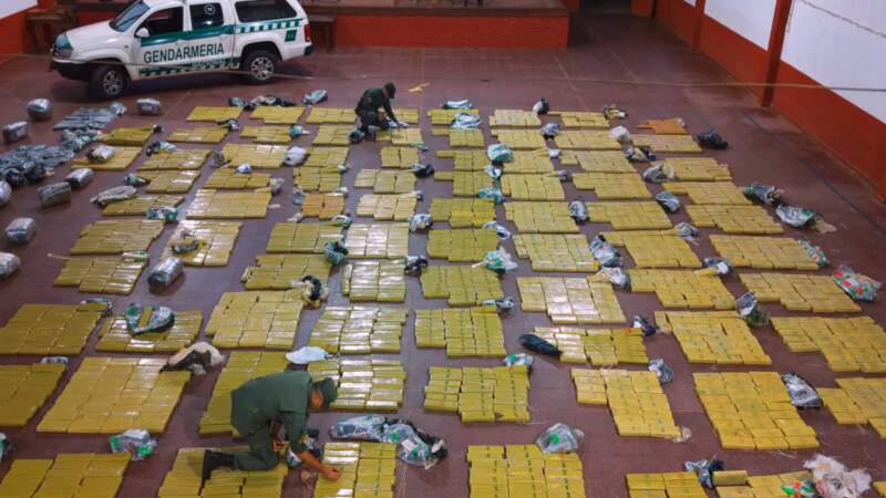 Allanan una finca y descubren más de 4 toneladas de marihuana imagen-2