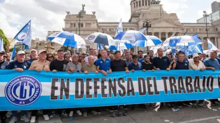 La CGT confirmó paro nacional por 24 horas contra la reforma laboral de Javier Milei imagen-2