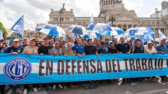 La CGT confirmó paro nacional por 24 horas contra la reforma laboral de Javier Milei imagen-14