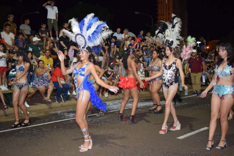 Con identidad barrial y gran convocatoria, finalizaron los Carnavales Posadeños imagen-12