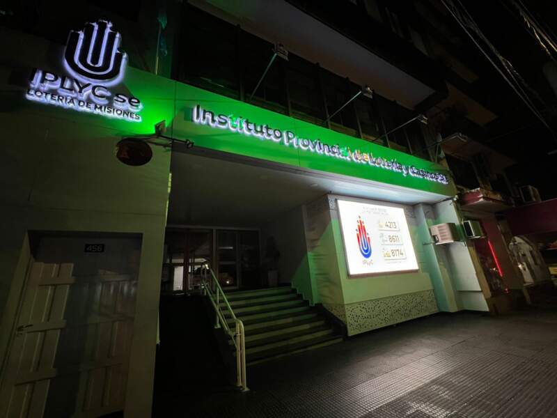 Con edificios iluminados de verde, comienza el Mes del Juego Responsable imagen-52