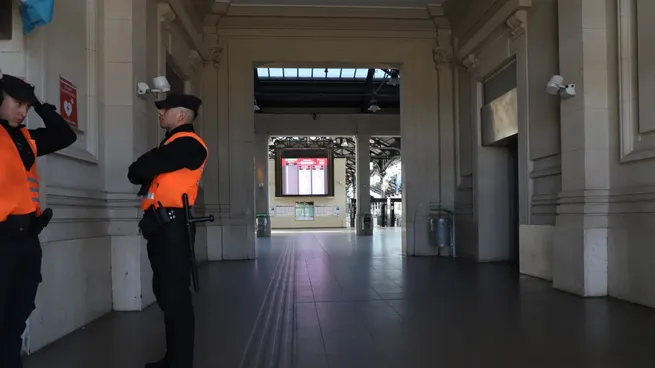 El Gobierno descontará el día a estatales que adhieran al paro convocado por la CGT imagen-12