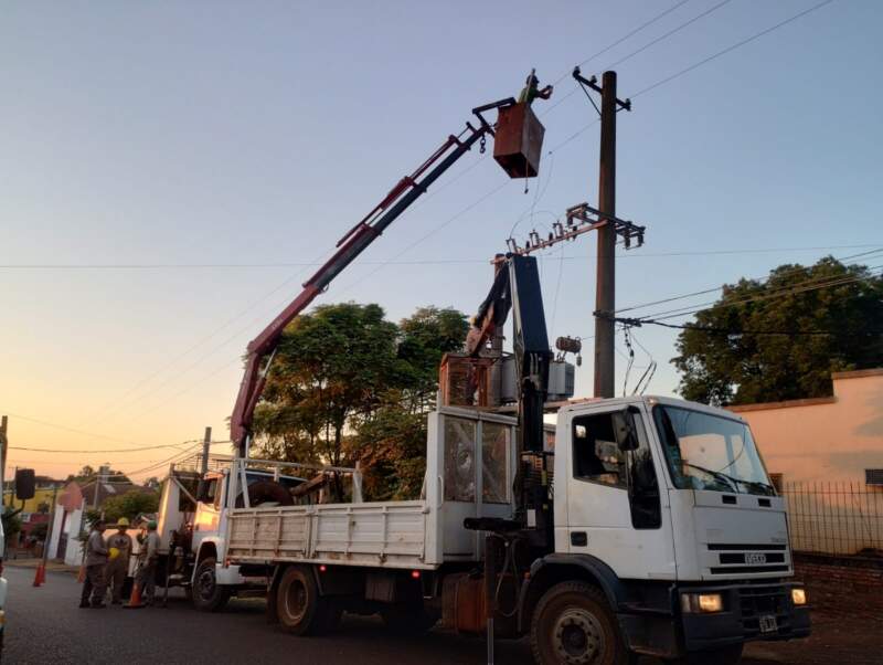 Energía de Misiones avanza con nuevas líneas compactas en media tensión para reforzar la red de Apóstoles imagen-6