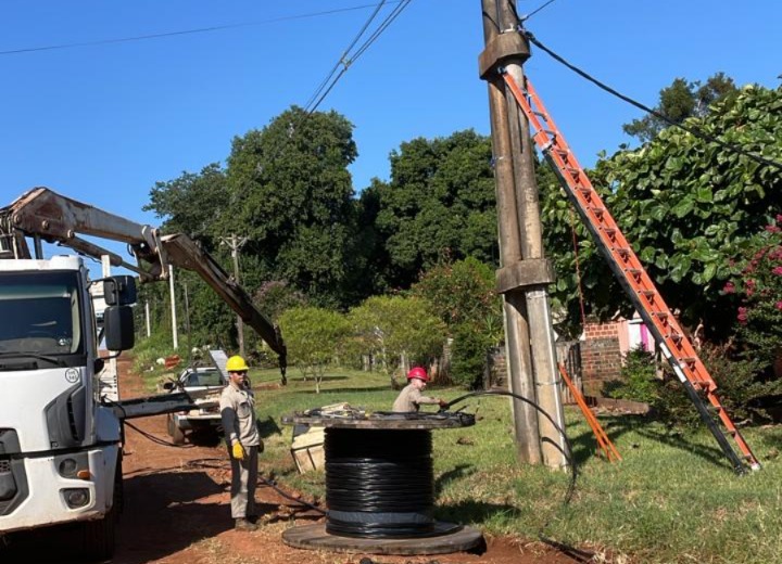 Realizan trabajos para fortalecer el servicio en barrio Stella Maris de San Javier imagen-2