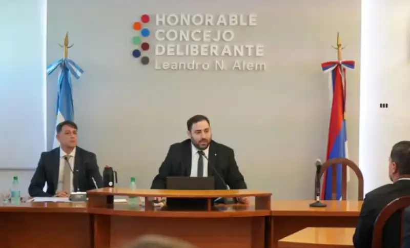 Apertura de sesiones en Alem: Sebely defendió el orden fiscal, anunció el Plan “100 Cuadras del Centenario” y llamó al diálogo político Apertura de sesiones en Alem: Sebely defendió el orden fiscal, anunció el Plan “100 Cuadras del Centenario” y llamó al diálogo político imagen-1