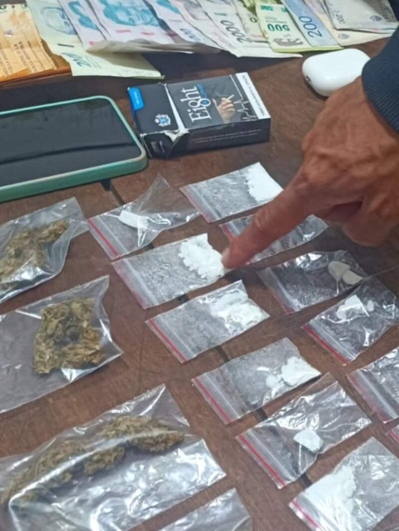 Secuestran más de un kilo de cocaína valuado en $25 millones y detienen a un “motodealer” con droga para la venta imagen-4