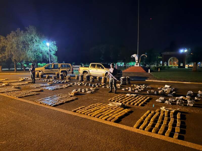 Hallan más de 700 kilos de marihuana en una camioneta con pedido de secuestro imagen-4