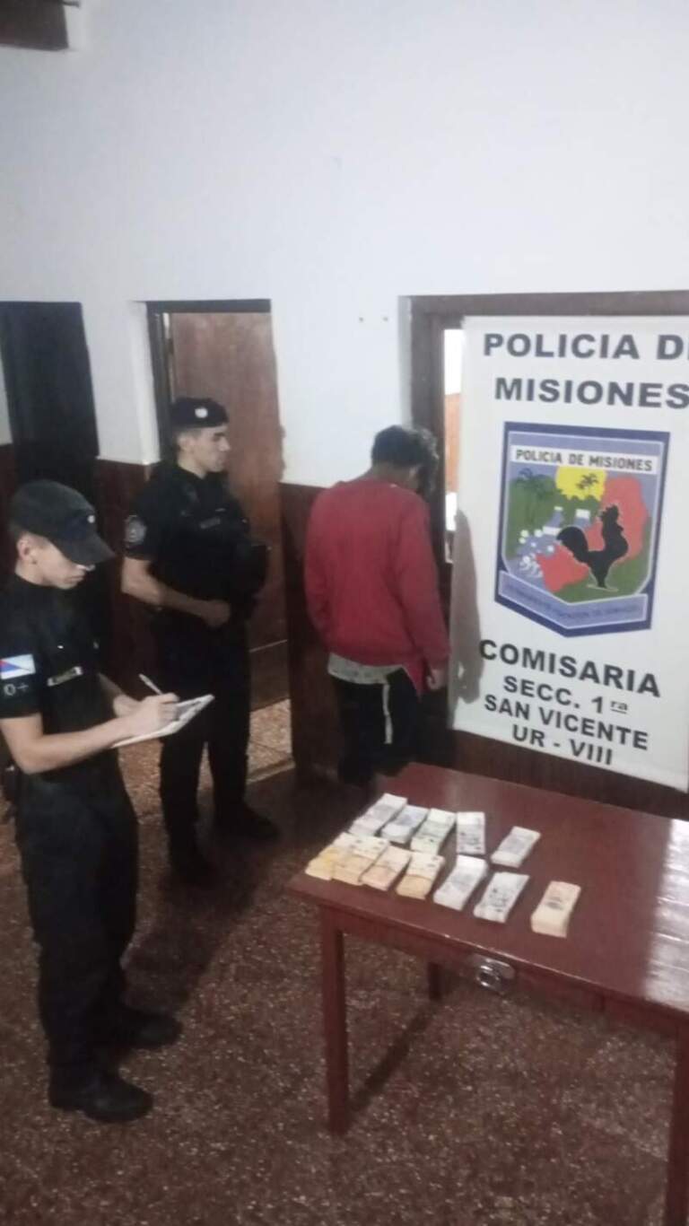 Un menor fue arrestado con más de $4 millones en en su poder, producto de un robo en un local de préstamos de San Vicente imagen-23