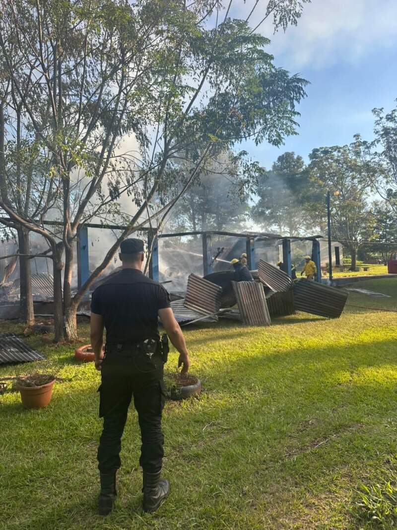 Tiene 13 años y está acusado de prender fuego una escuela en San Antonio 3 Tiene 13 años y está acusado de prender fuego una escuela en San Antonio imagen-2