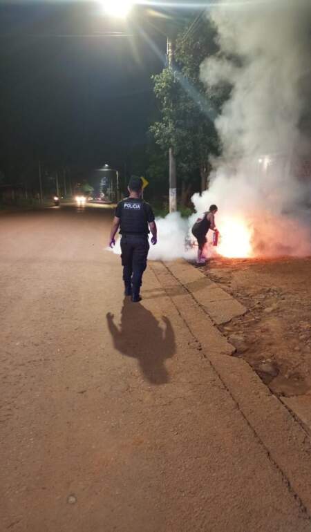 Investigan el incendio y explosión de una motocicleta abandonada en Eldorado Investigan el incendio y explosión de una motocicleta abandonada en Eldorado imagen-11