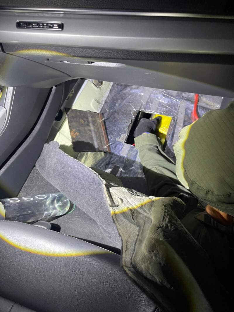 Una mujer que viajaba con su hija menor de edad fue detenida en Corrientes, llevaba 88 kilos de cocaína en un auto que salió de Puerto Iguazú con destino a Uruguay imagen-13