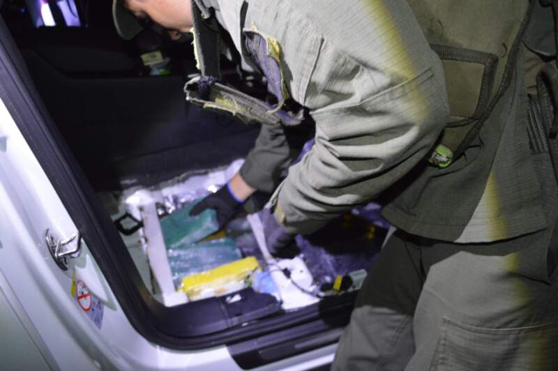 Una mujer que viajaba con su hija menor de edad fue detenida en Corrientes, llevaba 88 kilos de cocaína en un auto que salió de Puerto Iguazú con destino a Uruguay imagen-5