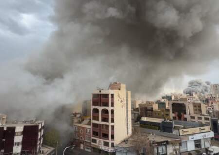 Comenzaron los combates aéreos en Teherán: Israel asegura que derribó un avión caza iraní imagen-5