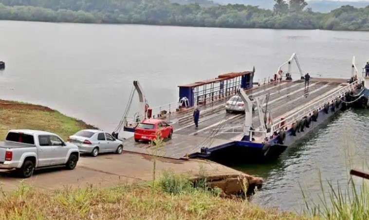 En el Gobierno provincial consideran que extender el horario de las balsas con Brasil "es fundamental” imagen-6