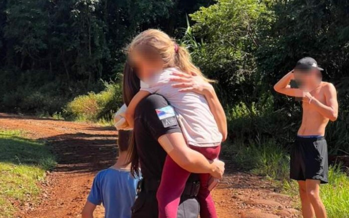 Tras casi dos horas de intensa búsqueda, la Policía halló a una niña de 5 años que se había perdido en 25 de Mayo imagen-51